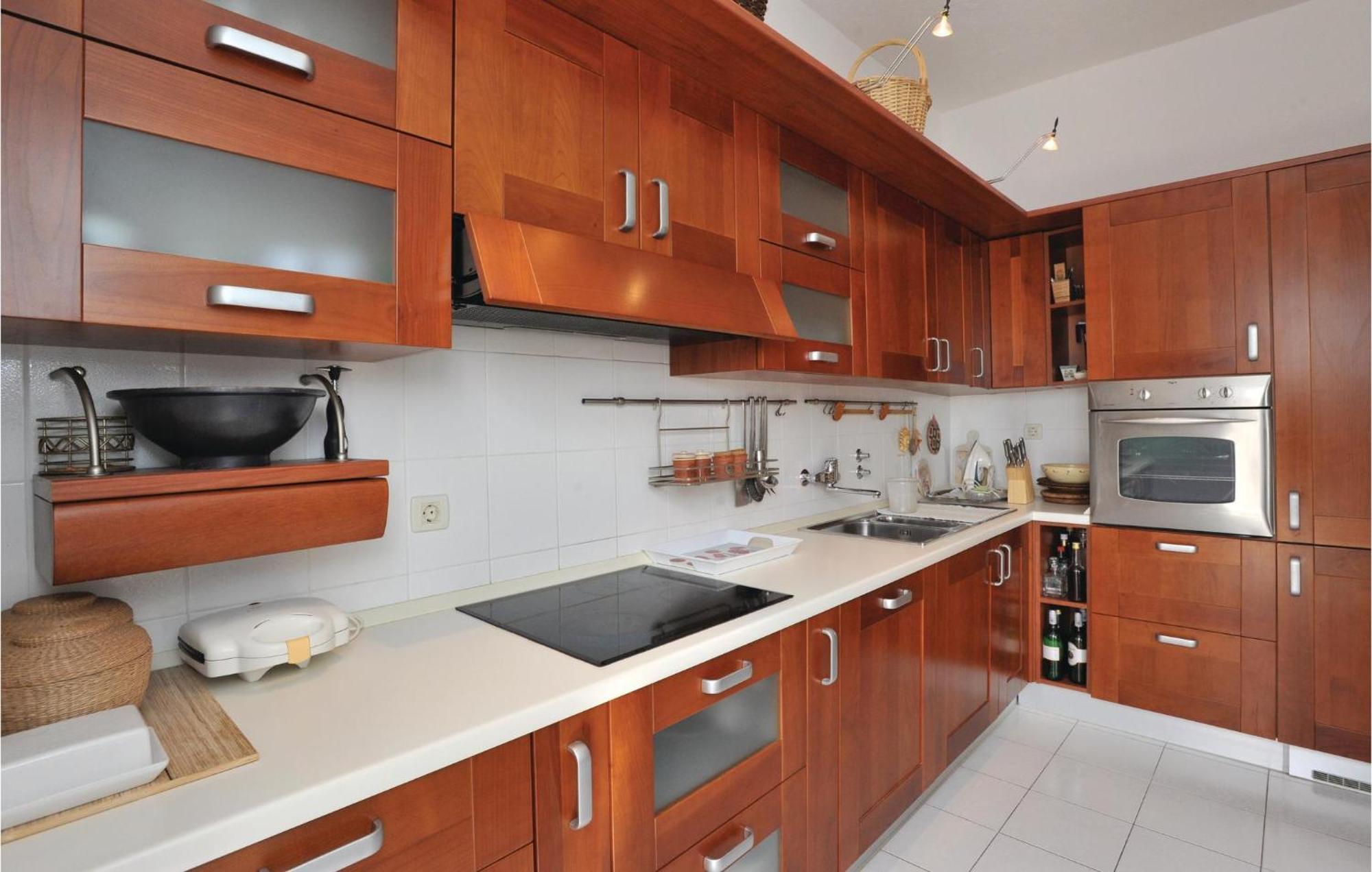 3 Bedroom Gorgeous Home In Makarska Exteriör bild