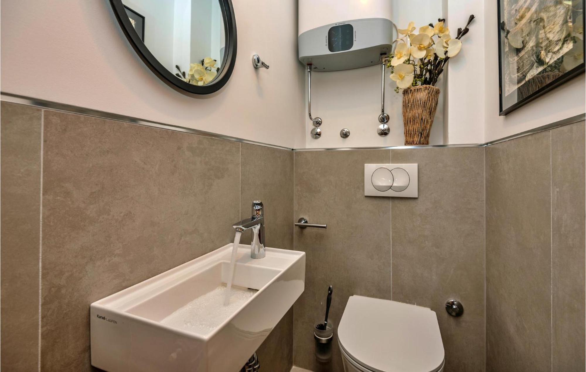 3 Bedroom Gorgeous Home In Makarska Exteriör bild