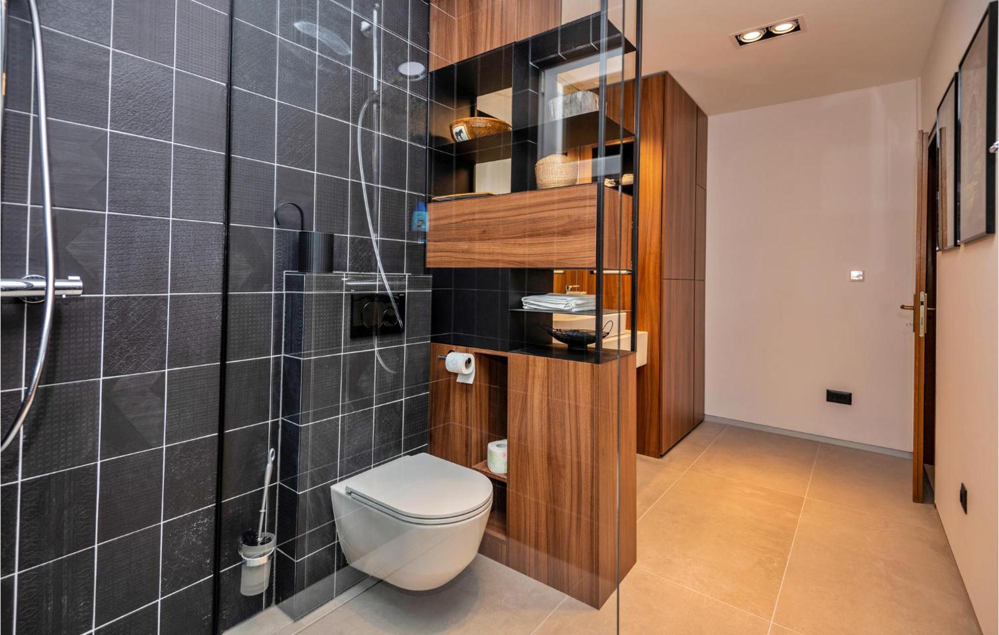 3 Bedroom Gorgeous Home In Makarska Exteriör bild